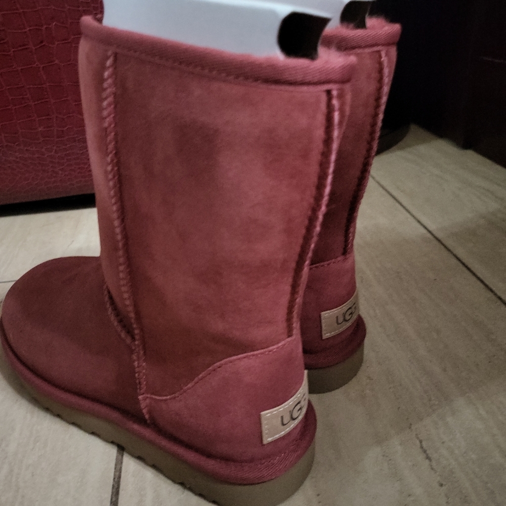 Ugg cranberry brand new in box size 7
